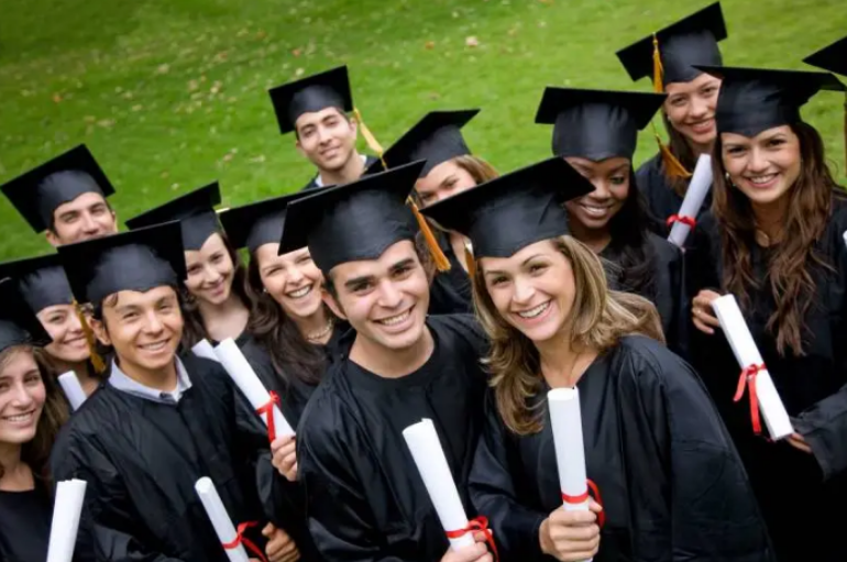 اسعار الجامعات في الإمارات للوافدين